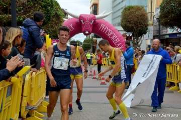 El teldense Saúl Castro gana con autoridad la XXX Carrera Popular Paco Artiles (Foto Francisco Javier Santana y TA)